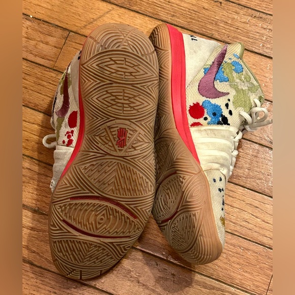 Nike Kyrie 5 x Bandulu Embroidered Splatters 2019 Mens Size 7Y Basketball
